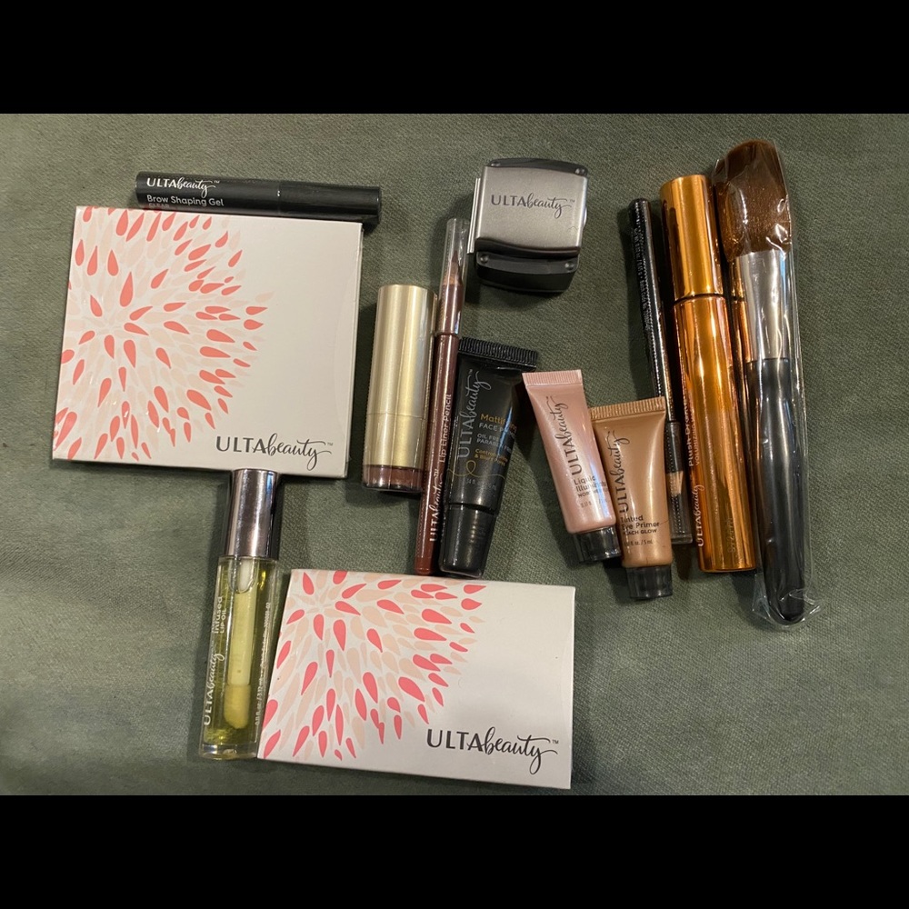 Ulta Beauty makeup bag with 13 products!